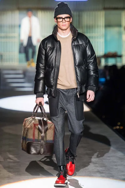 Look 17